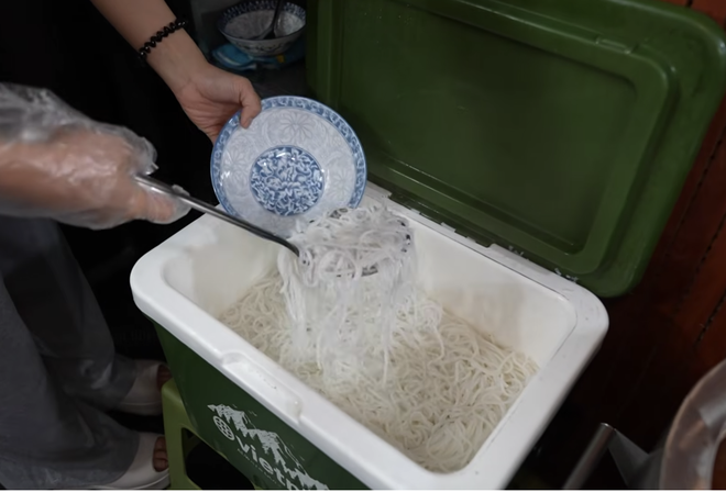 Qu&aacute;n canh b&uacute;n cua gia truyền ở phố cổ H&agrave; Nội, sợi b&uacute;n to gấp v&agrave;i lần b&igrave;nh thường, d&ugrave;ng 5 kg cua đồng cho nồi nước d&ugrave;ng - Ảnh 21.