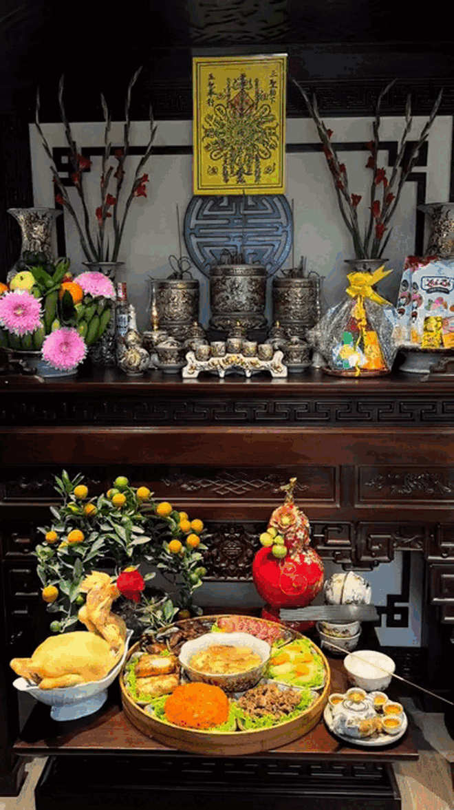 Vợ NSND Tự Long 10 điểm với m&acirc;m c&uacute;ng &ocirc;ng C&ocirc;ng &ocirc;ng T&aacute;o, Do&atilde;n Hải My flex kh&ocirc;ng gian thờ tự cho&aacute;ng ngợp- Ảnh 5.