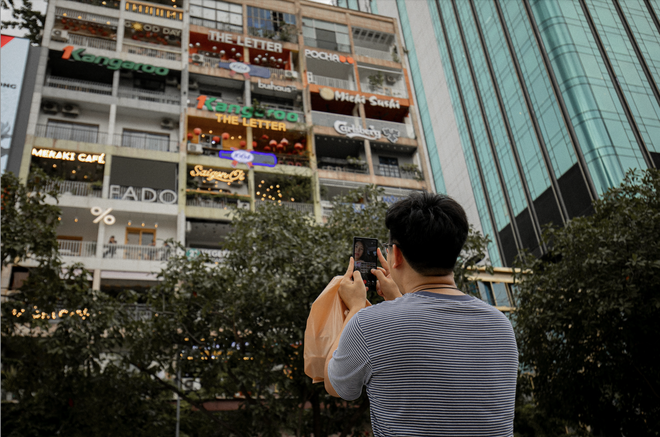 Chung cư 66 năm tuổi ở phố đi bộ Nguyễn Huệ từng l&ecirc;n b&aacute;o Mỹ: Diện mạo sau chỉnh trang lạ lẫm, nh&igrave;n ảo như A.I- Ảnh 2.