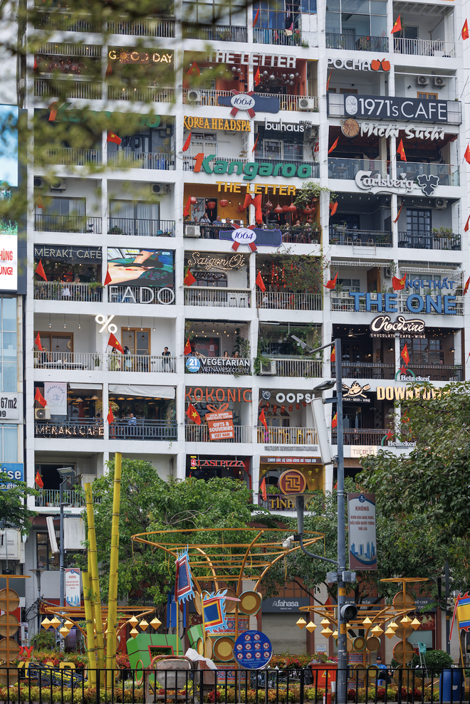 Chung cư 66 năm tuổi ở phố đi bộ Nguyễn Huệ từng l&ecirc;n b&aacute;o Mỹ: Diện mạo sau chỉnh trang lạ lẫm, nh&igrave;n ảo như A.I- Ảnh 5.