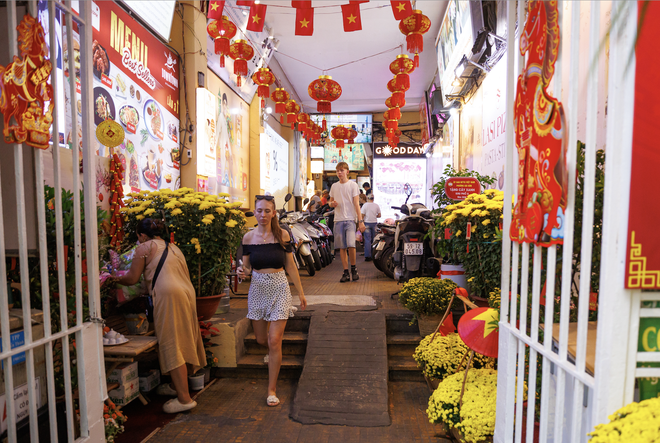 Chung cư 66 năm tuổi ở phố đi bộ Nguyễn Huệ từng l&ecirc;n b&aacute;o Mỹ: Diện mạo sau chỉnh trang lạ lẫm, nh&igrave;n ảo như A.I- Ảnh 11.