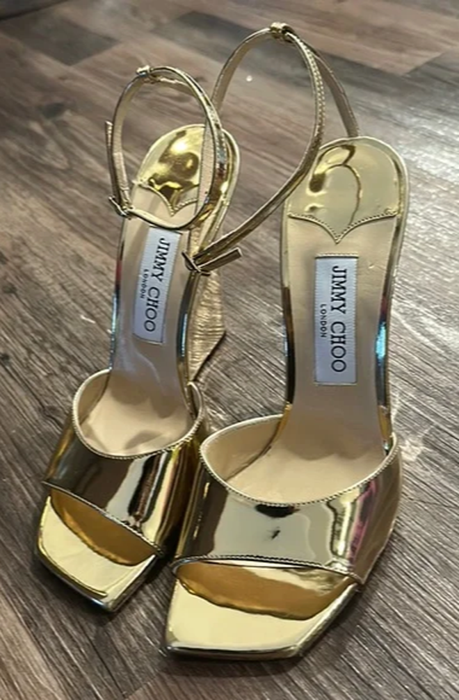 Hoa hậu &Yacute; Nhi b&oacute;c phốt h&atilde;ng gi&agrave;y được mệnh danh l&agrave; "&ocirc;ng ho&agrave;ng cao g&oacute;t"- Ảnh 2.