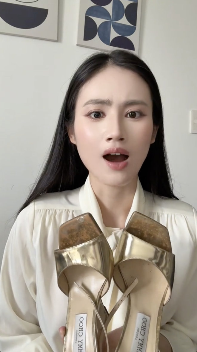 Hoa hậu &Yacute; Nhi b&oacute;c phốt h&atilde;ng gi&agrave;y được mệnh danh l&agrave; "&ocirc;ng ho&agrave;ng cao g&oacute;t"- Ảnh 1.