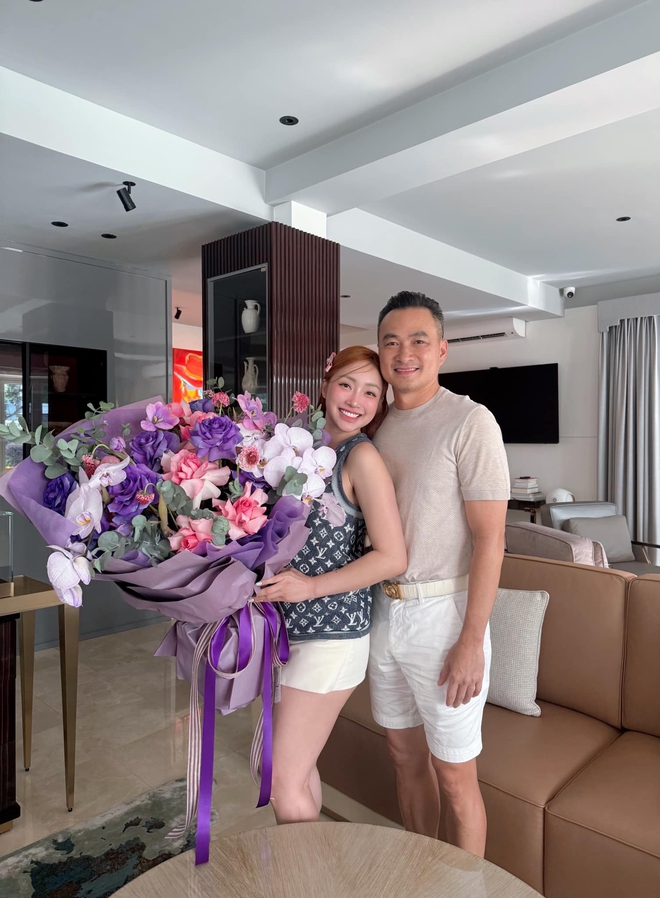 Nam nghệ sĩ cưới vợ đại gia kém 16 tuổi, bỏ showbiz, làm giám đốc bảo tàng, biệt thự trải khắp TP. Hồ Chí Minh- Ảnh 6.