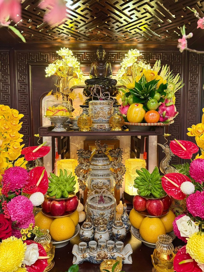 M&ugrave;ng 1 Tết ngắm ban thờ gia ti&ecirc;n đẹp chấn động: Đ&uacute;ng lễ nghi chuẩn phong thuỷ, cả c&otilde;i mạng c&ugrave;ng trầm trồ- Ảnh 4.
