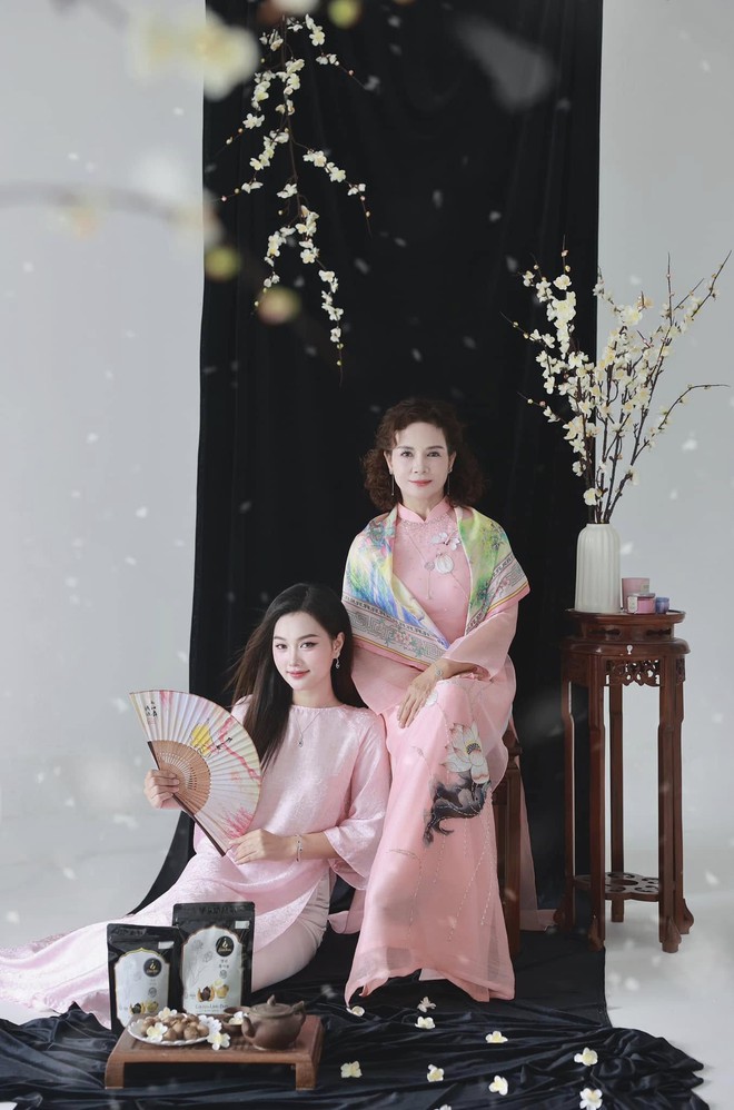 Qu&yacute; &ocirc;ng tuổi Ngọ v&agrave; cuộc h&ocirc;n nh&acirc;n "ngược chuẩn": Kh&ocirc;ng l&agrave;m g&igrave; n&ecirc;n cũng kh&ocirc;ng để vợ với mẹ phải l&agrave;m g&igrave;!- Ảnh 9.