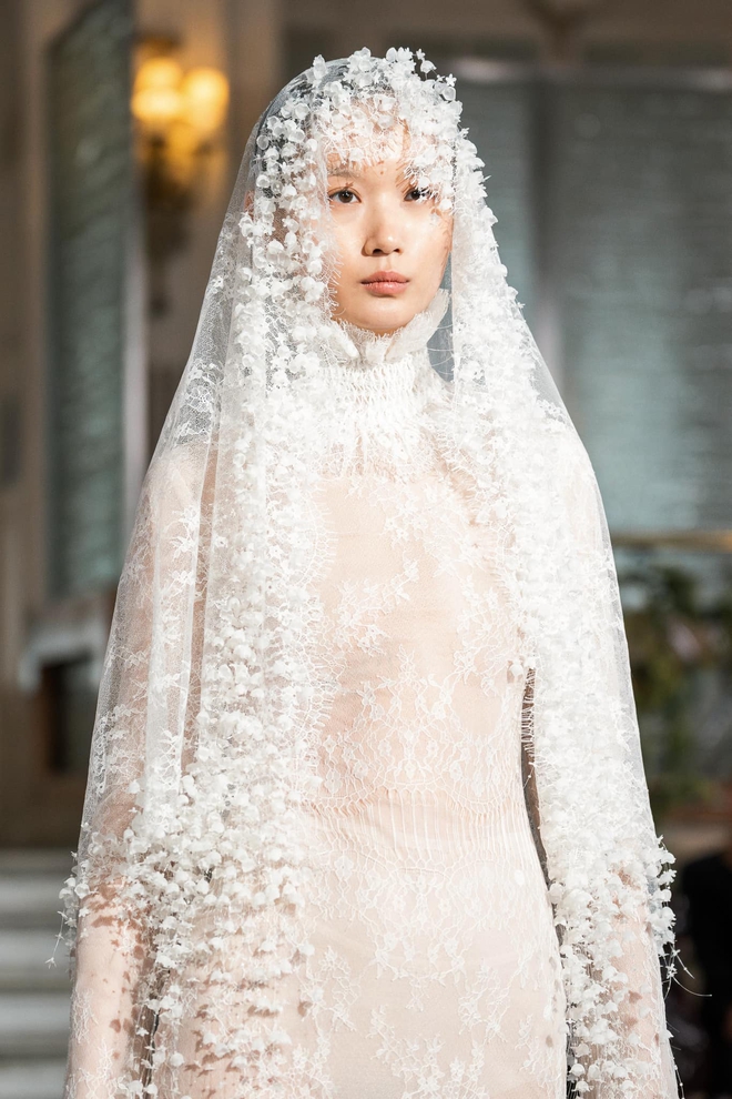 "M&atilde;" Đ&aacute;o Th&agrave;nh C&ocirc;ng: Thời trang Việt Nam đang phi nước đại tr&ecirc;n những đại lộ lớn nhất thế giới- Ảnh 22.