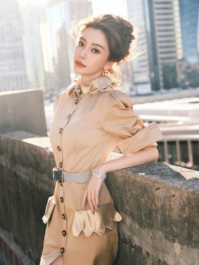 Sao Cbiz "nhuộm đỏ" m&ugrave;ng 1: Mẹ con Angelababy nghi ăn Tết với Huỳnh Hiểu Minh, 1 mỹ nam chi 980 triệu l&igrave; x&igrave; fan- Ảnh 6.