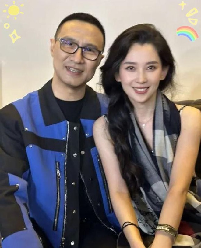 Sao Cbiz "nhuộm đỏ" m&ugrave;ng 1: Mẹ con Angelababy nghi ăn Tết với Huỳnh Hiểu Minh, 1 mỹ nam chi 980 triệu l&igrave; x&igrave; fan- Ảnh 11.