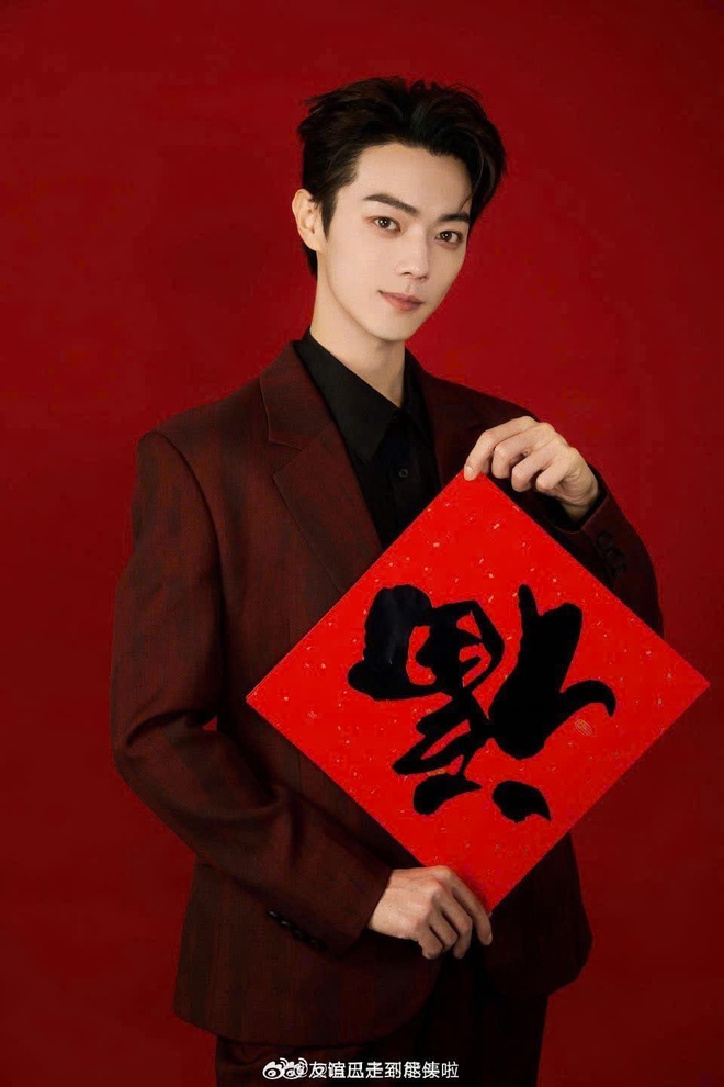 Sao Cbiz "nhuộm đỏ" m&ugrave;ng 1: Mẹ con Angelababy nghi ăn Tết với Huỳnh Hiểu Minh, 1 mỹ nam chi 980 triệu l&igrave; x&igrave; fan- Ảnh 25.