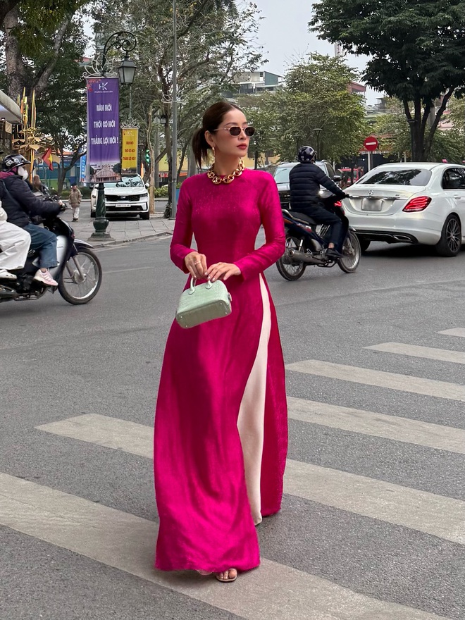 Tết nhất Chi Pu đeo vàng nặng người, fan vội hỏi trên cổ đang là mấy chục cây?- Ảnh 1. Tết nhất Chi Pu đeo vàng nặng người, fan vội hỏi trên cổ đang là mấy chục cây?- Ảnh 1.