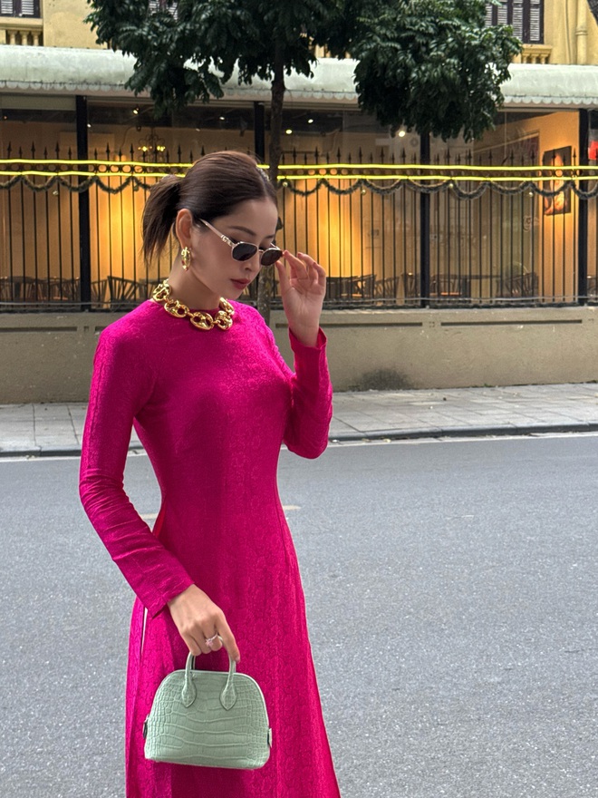 Tết nhất Chi Pu đeo vàng nặng người, fan vội hỏi trên cổ đang là mấy chục cây?- Ảnh 2. Tết nhất Chi Pu đeo vàng nặng người, fan vội hỏi trên cổ đang là mấy chục cây?- Ảnh 2.