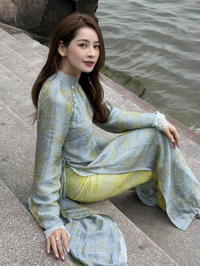 Tết nhất Chi Pu đeo vàng nặng người, fan vội hỏi trên cổ đang là mấy chục cây?- Ảnh 9. Tết nhất Chi Pu đeo vàng nặng người, fan vội hỏi trên cổ đang là mấy chục cây?- Ảnh 9.