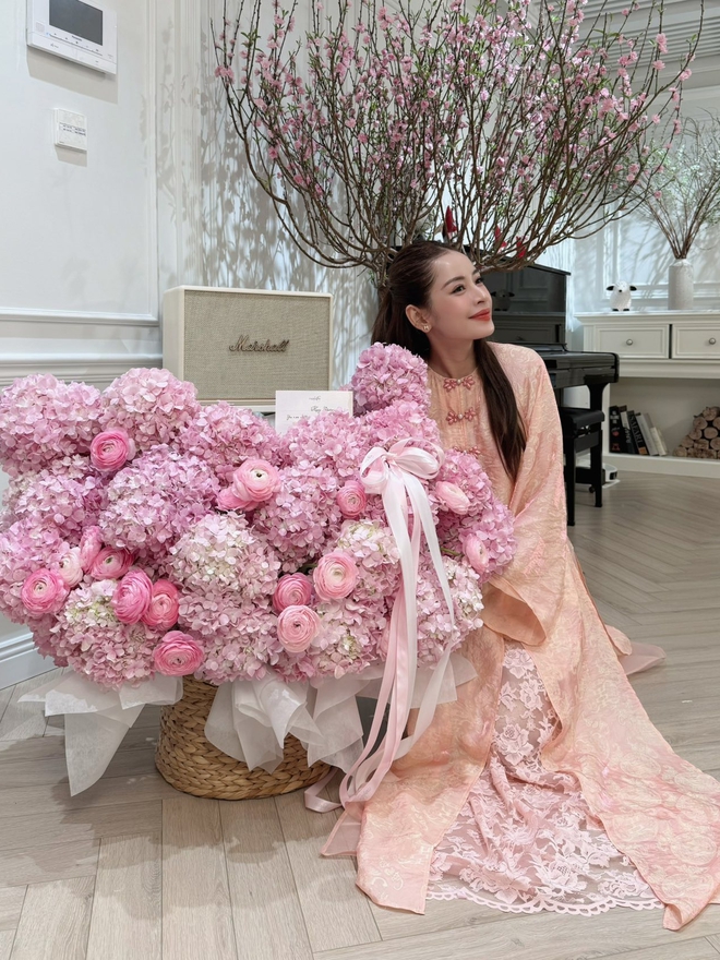 Tết nhất Chi Pu đeo vàng nặng người, fan vội hỏi trên cổ đang là mấy chục cây?- Ảnh 10. Tết nhất Chi Pu đeo vàng nặng người, fan vội hỏi trên cổ đang là mấy chục cây?- Ảnh 10.