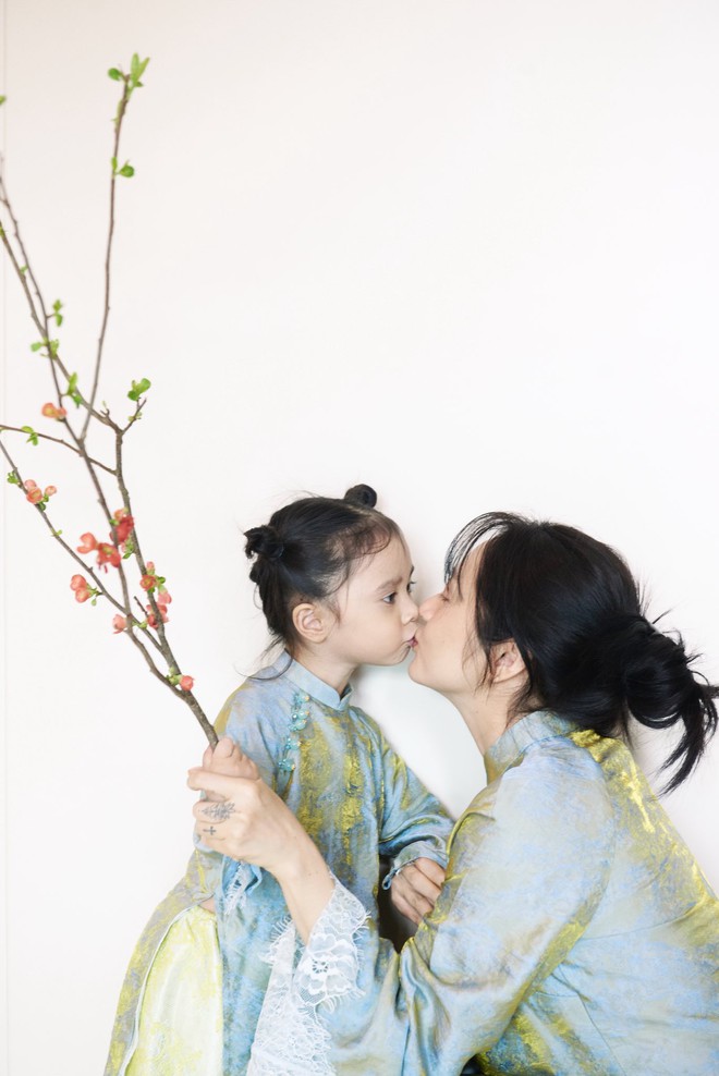 Bảo Anh diện váy ngủ "bỏng mắt" trên sofa được tổng tài Quốc Trường tặng- Ảnh 8. Bảo Anh diện váy ngủ "bỏng mắt" trên sofa được tổng tài Quốc Trường tặng- Ảnh 8.