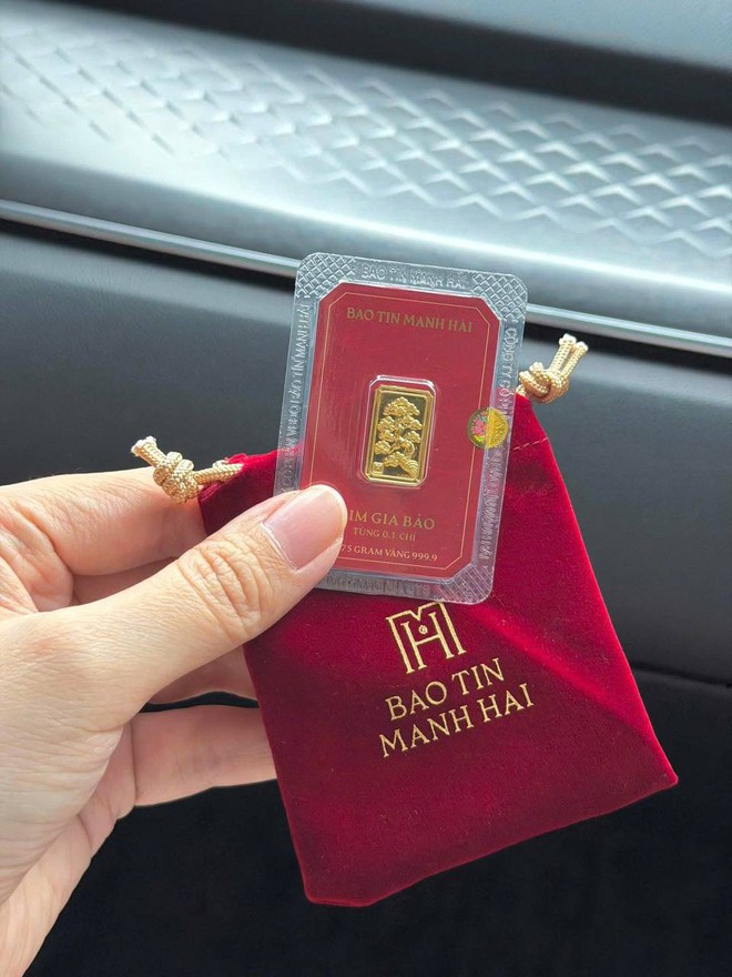 Các mẹ ở Hà Nội dẫn con đến tiệm vàng, trích 75% tiền lì xì để tích sản: Chỉ muốn con hiểu đúng 1 điều!- Ảnh 3. Các mẹ ở Hà Nội dẫn con đến tiệm vàng, trích 75% tiền lì xì để tích sản: Chỉ muốn con hiểu đúng 1 điều!- Ảnh 3.