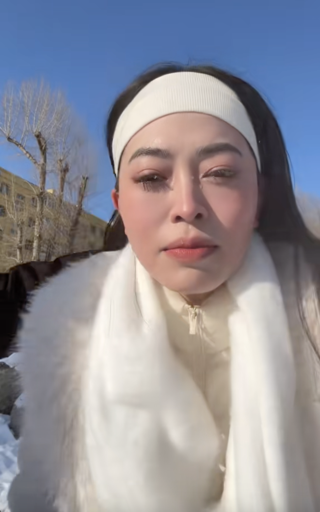 Bắt trend úp mặt vào tuyết -20 độ, nàng hậu khiến dân mạng không tin nổi khi ngước lên- Ảnh 4. Bắt trend úp mặt vào tuyết -20 độ, nàng hậu khiến dân mạng không tin nổi khi ngước lên- Ảnh 4.