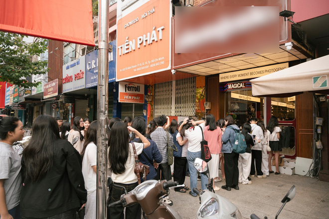 Ai bảo photobooth tho&aacute;i tr&agrave;o chắc ng&atilde; ngửa cảnh d&acirc;n t&igrave;nh bốc 4200 số, vạ vật 8 tiếng d&acirc;ng tiền rước hai tấm ảnh tẹo teo- Ảnh 1.