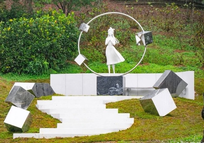 Điều kỳ lạ về bức tượng Từ Hy Vi&ecirc;n- Ảnh 3.