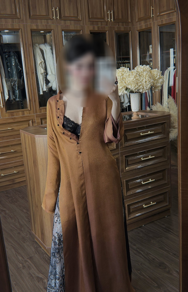 Uyển &Acirc;n hứng chỉ tr&iacute;ch v&igrave; chụp ảnh Tết c&ugrave;ng kiểu &aacute;o d&agrave;i c&aacute;ch t&acirc;n g&acirc;y tranh c&atilde;i- Ảnh 5.