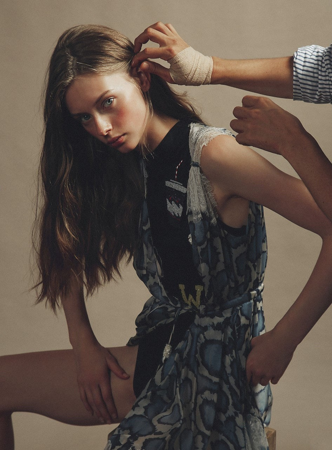 "Cục v&agrave;ng" của Chanel l&agrave; nữ thần phương Bắc c&oacute; đ&ocirc;i mắt xanh rực rỡ, nh&igrave;n v&agrave;o chỉ sợ bị th&ocirc;i mi&ecirc;n- Ảnh 5.