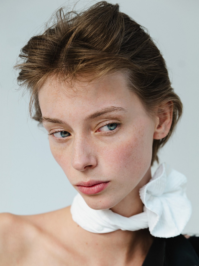 "Cục v&agrave;ng" của Chanel l&agrave; nữ thần phương Bắc c&oacute; đ&ocirc;i mắt xanh rực rỡ, nh&igrave;n v&agrave;o chỉ sợ bị th&ocirc;i mi&ecirc;n- Ảnh 14.