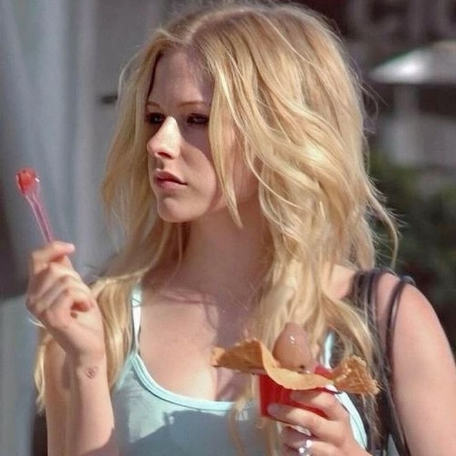 Hot lại diện mạo năm 19 tuổi của công chúa ma cà rồng từng đẹp nhất nhì làng nhạc- Ảnh 2.