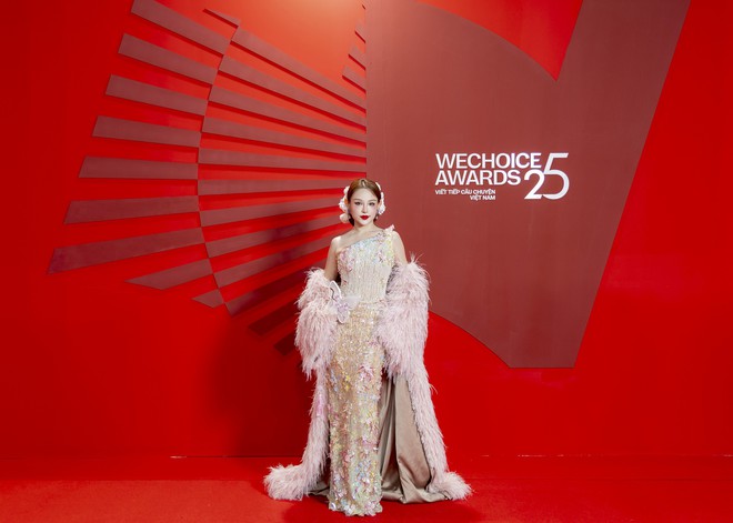 Loạt visual b&ugrave;ng nổ của d&agrave;n trai xinh, g&aacute;i đẹp tr&ecirc;n thảm đỏ WeChoice Awards 2025!- Ảnh 1.