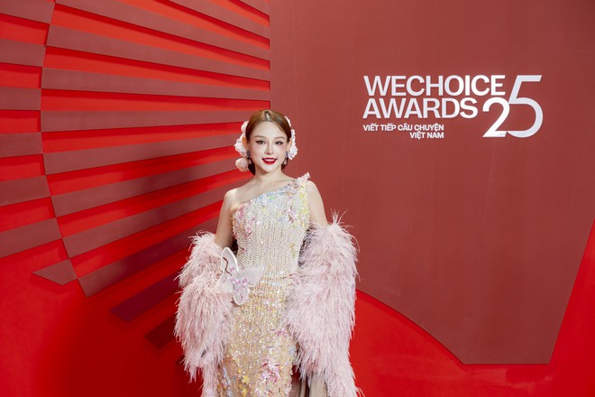 Loạt visual b&ugrave;ng nổ của d&agrave;n trai xinh, g&aacute;i đẹp tr&ecirc;n thảm đỏ WeChoice Awards 2025!- Ảnh 2.