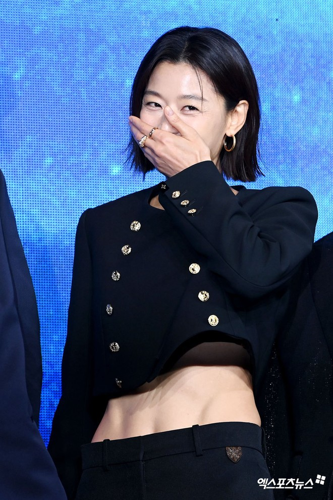 Jeon Ji Hyun người mỏng như lá lúa, siết cơ khô khốc, chẳng "mướt" như ảnh quảng cáo- Ảnh 5. Jeon Ji Hyun người mỏng như lá lúa, siết cơ khô khốc, chẳng "mướt" như ảnh quảng cáo- Ảnh 5.