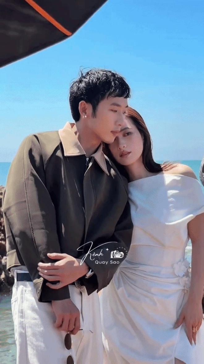 Nh&igrave;n Tuấn Trần v&agrave; Phương Anh Đ&agrave;o s&aacute;t rạt, một nam thần điện ảnh trầm trồ: Hai đứa n&agrave;y c&oacute; n&eacute;t phu th&ecirc;!- Ảnh 1.