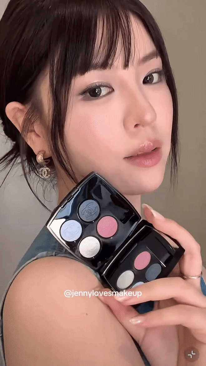 Nửa thế giới "ồn &agrave;o" về phấn mắt xanh Chanel: 100% tinh thần m&ugrave;a h&egrave;, gi&aacute; cắt cổ v&agrave; n&agrave;ng n&agrave;o cũng ước sở hữu- Ảnh 1.