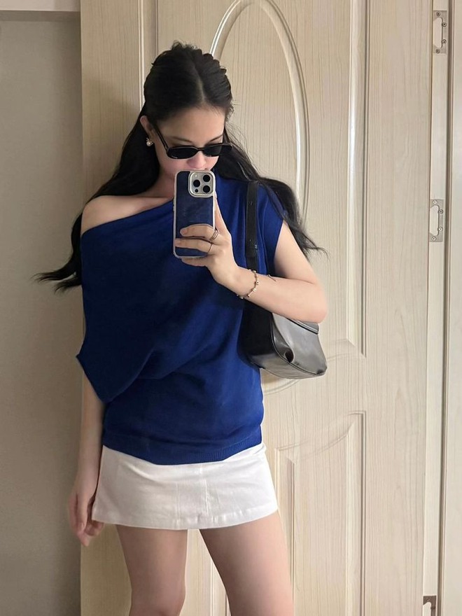 Hội mặc đẹp to&agrave;n cầu đều "thủ" chiếc &aacute;o n&agrave;y trong tủ: Xinh đứ đừ, diện c&ugrave;ng ch&acirc;n v&aacute;y hay quần jeans đều hợp v&ocirc; đối- Ảnh 13.