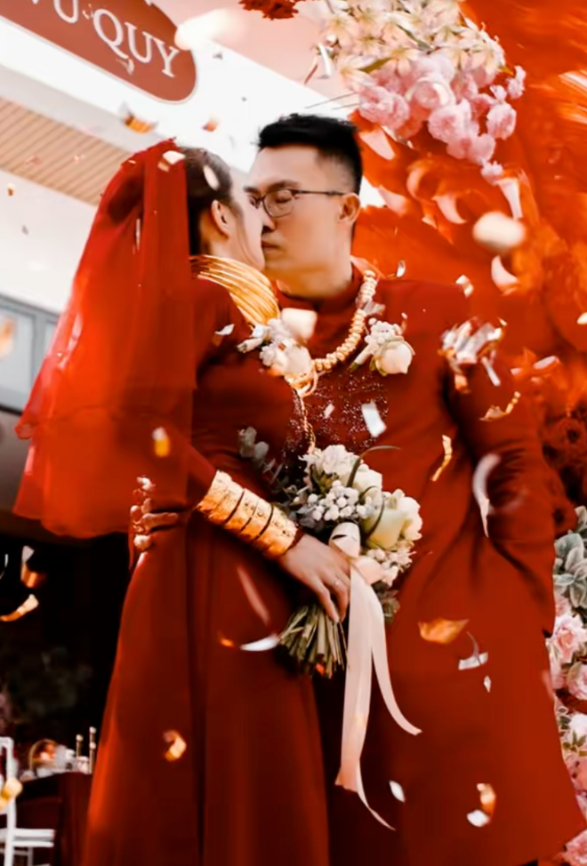 C&ocirc; d&acirc;u miền T&acirc;y lấy chồng Singapore: Hồi m&ocirc;n 57 c&acirc;y v&agrave;ng, sổ đỏ 11 tỷ, tổng gi&aacute; trị ai nghe cũng cho&aacute;ng v&aacute;ng- Ảnh 16.