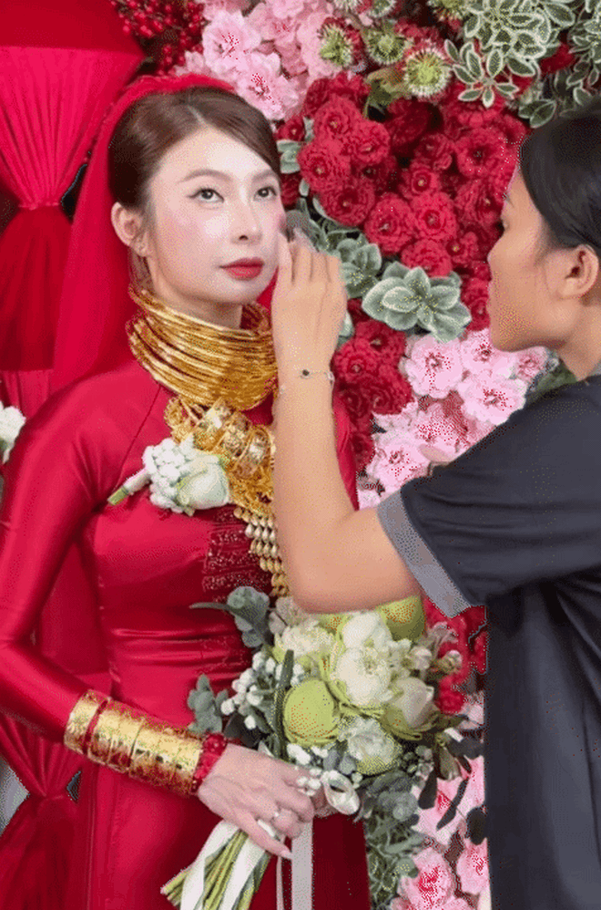 C&ocirc; d&acirc;u miền T&acirc;y lấy chồng Singapore: Hồi m&ocirc;n 57 c&acirc;y v&agrave;ng, sổ đỏ 11 tỷ, tổng gi&aacute; trị ai nghe cũng cho&aacute;ng v&aacute;ng- Ảnh 13.