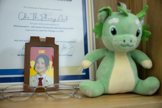 CLIP: Về Bắc Ninh thăm nhà Phương Anh (Chu Pal) trong câu chuyện “bố lái xe tải, cô gái 22 tuổi trúng tuyển Thạc sĩ Harvard”- Ảnh 9. CLIP: Về Bắc Ninh thăm nhà Phương Anh (Chu Pal) trong câu chuyện “bố lái xe tải, cô gái 22 tuổi trúng tuyển Thạc sĩ Harvard”- Ảnh 9.