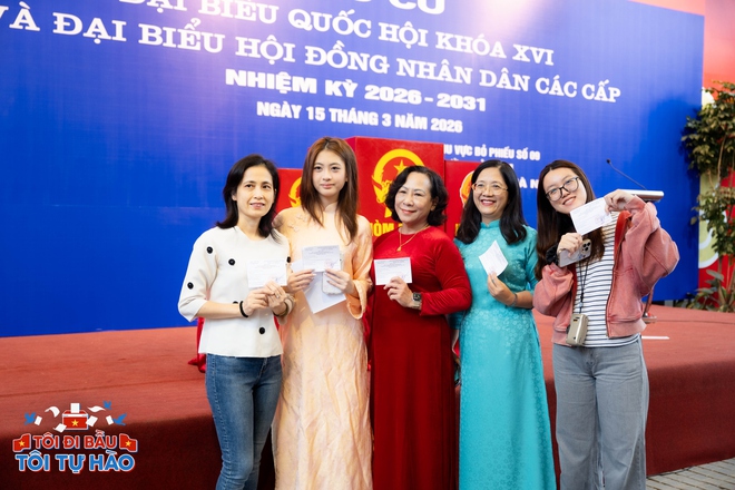 18 tuổi lần đầu đi bầu cử: Dậy từ 5h sáng vì hồi hộp, thấy bản thân "trưởng thành trong chớp mắt"- Ảnh 2. 18 tuổi lần đầu đi bầu cử: Dậy từ 5h sáng vì hồi hộp, thấy bản thân "trưởng thành trong chớp mắt"- Ảnh 2.