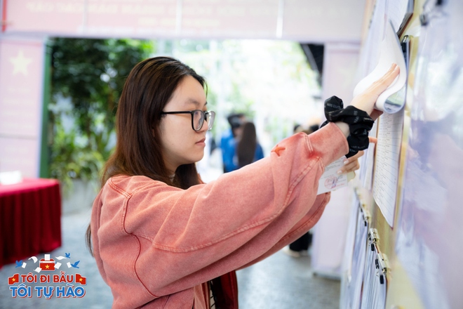 18 tuổi lần đầu đi bầu cử: Dậy từ 5h sáng vì hồi hộp, thấy bản thân "trưởng thành trong chớp mắt"- Ảnh 1. 18 tuổi lần đầu đi bầu cử: Dậy từ 5h sáng vì hồi hộp, thấy bản thân "trưởng thành trong chớp mắt"- Ảnh 1.