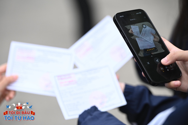 18 tuổi lần đầu đi bầu cử: Dậy từ 5h sáng vì hồi hộp, thấy bản thân "trưởng thành trong chớp mắt"- Ảnh 14. 18 tuổi lần đầu đi bầu cử: Dậy từ 5h sáng vì hồi hộp, thấy bản thân "trưởng thành trong chớp mắt"- Ảnh 14.