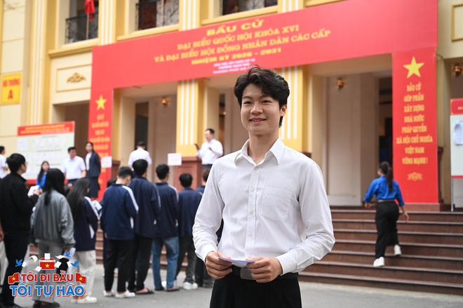 18 tuổi lần đầu đi bầu cử: Dậy từ 5h sáng vì hồi hộp, thấy bản thân "trưởng thành trong chớp mắt"- Ảnh 6. 18 tuổi lần đầu đi bầu cử: Dậy từ 5h sáng vì hồi hộp, thấy bản thân "trưởng thành trong chớp mắt"- Ảnh 6.