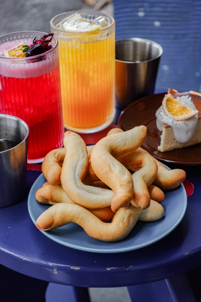 Kh&aacute;ch xếp h&agrave;ng như mua v&agrave;ng, loại b&aacute;nh m&igrave; "oằn t&agrave; l&agrave; vằn" ở Hải Ph&ograve;ng c&oacute; g&igrave; m&agrave; hot đến vậy?- Ảnh 5.