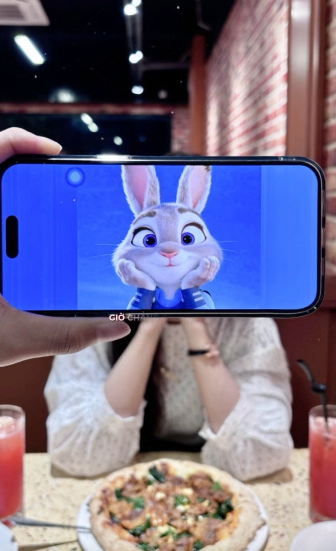 Tr&agrave;o lưu khoe người y&ecirc;u bằng ảnh "cặp đ&ocirc;i c&aacute;o thỏ": Hot l&ecirc;n từ Oscar năm 2026, c&oacute; g&igrave; m&agrave; g&acirc;y sốt?- Ảnh 2.