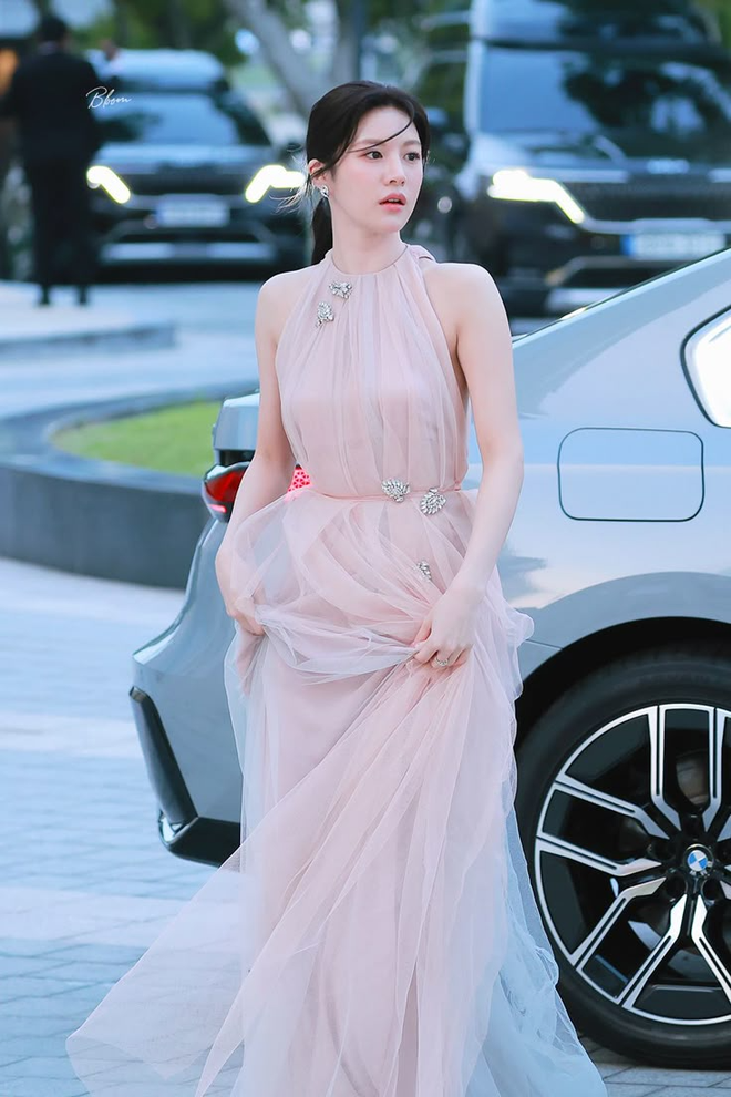 Mỹ nữ mặt xinh như b&uacute;p b&ecirc;, mặc đẹp kh&ocirc;ng cần cố, chuẩn "s&aacute;ch mẫu" cho chị em tham khảo- Ảnh 6.