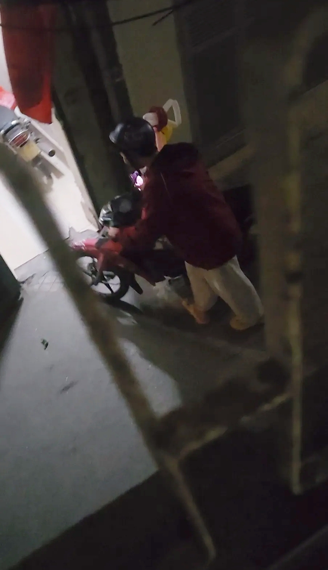 Bị chụp l&eacute;n rồi lan truyền với c&acirc;u chuyện "đi b&aacute;n b&oacute;ng bay để kiếm tiền nu&ocirc;i em", sinh vi&ecirc;n B&aacute;ch khoa H&agrave; Nội l&ecirc;n tiếng- Ảnh 4.