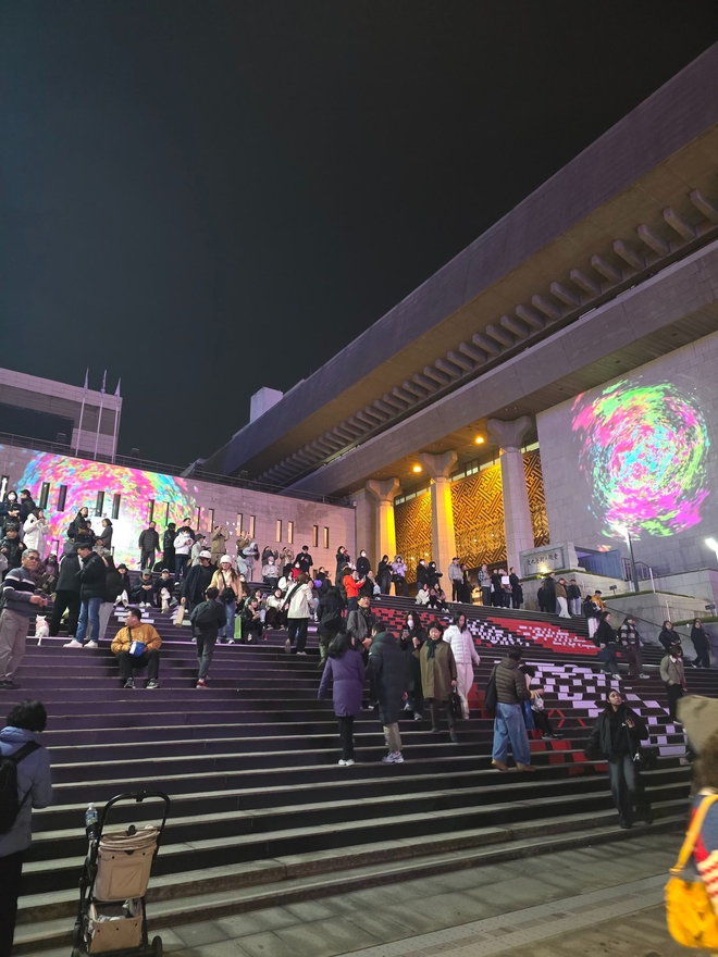 &ldquo;BTS đi đ&acirc;u m&agrave; b&acirc;y giờ mới comeback&rdquo;, &ldquo;C&oacute; diễn free thật kh&ocirc;ng?&rdquo;&hellip;: Loạt thảo luận của netizen Việt, H&agrave;n l&ecirc;n xu hướng ng&agrave;y &ldquo;nh&agrave; vua trở lại&rdquo;- Ảnh 8.