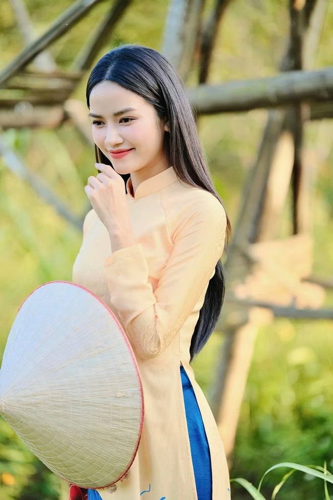 Người đàn bà làng chài "chửi như hát" trên phim giờ vàng VTV: Ngoài đời xinh bất ngờ, lại thêm style đẹp miễn chê- Ảnh 3. Người đàn bà làng chài "chửi như hát" trên phim giờ vàng VTV: Ngoài đời xinh bất ngờ, lại thêm style đẹp miễn chê- Ảnh 3.