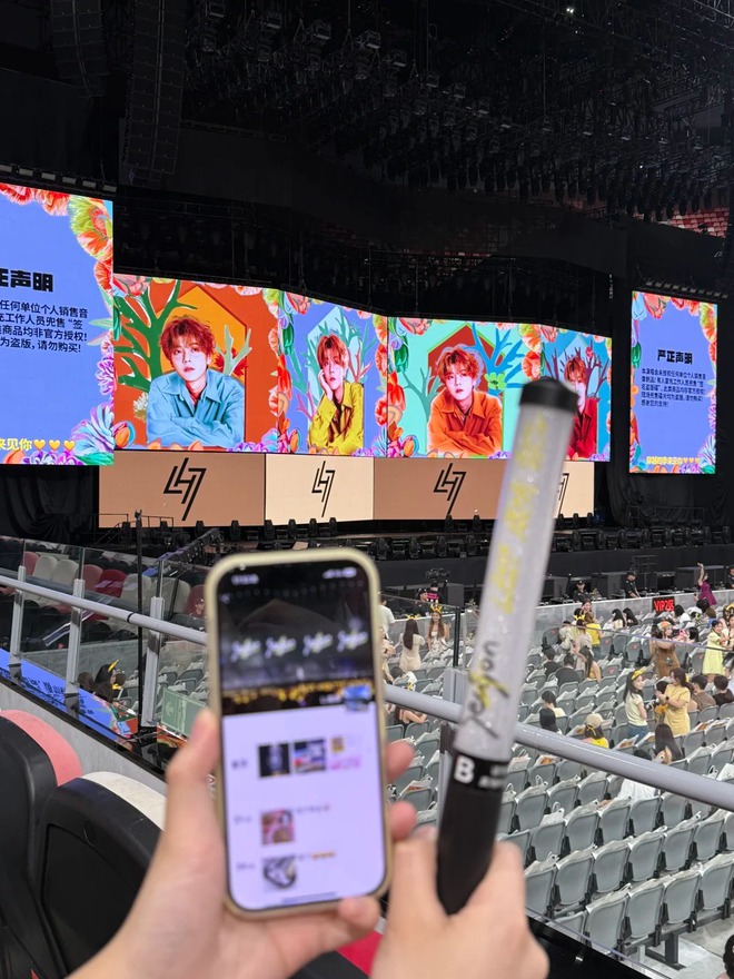 Clip đang nổi tiếng to&agrave;n cầu về dịch vụ cho người m&ecirc; sống "ph&ocirc;ng bạt", th&iacute;ch đu idol: Kiếm tiền dễ thế sao?- Ảnh 5.