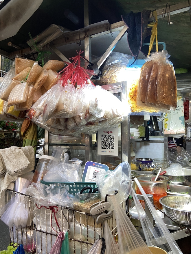 Xe b&aacute;nh tr&aacute;ng được Trấn Th&agrave;nh review bị tố tăng gi&aacute; đột ngột, chủ đ&aacute;p trả: "B&agrave; đ&acirc;u c&oacute; &eacute;p!&rdquo;- Ảnh 2.