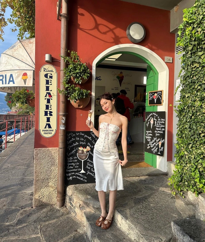 G&aacute;i xinh 2k1 vừa sinh con hot nhất MXH: S&agrave;nh điệu tuyệt đối, xuất hiện ở đ&acirc;u th&igrave; nơi đ&oacute; l&agrave; Paris Fashion Week- Ảnh 3.