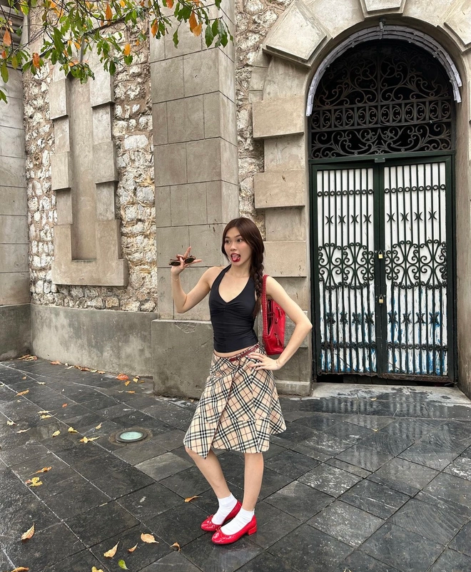 G&aacute;i xinh 2k1 vừa sinh con hot nhất MXH: S&agrave;nh điệu tuyệt đối, xuất hiện ở đ&acirc;u th&igrave; nơi đ&oacute; l&agrave; Paris Fashion Week- Ảnh 4.